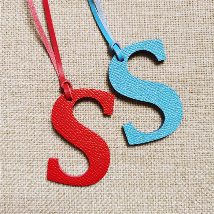 English Letter O P Q R S T Alp - Monogram Keychain Leather avaliação e preço