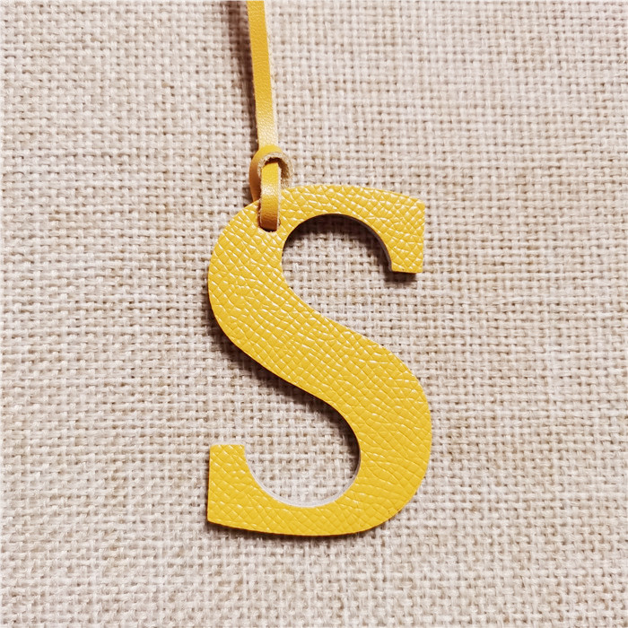 English Letter O P Q R S T Alp - Monogram Keychain Leather avaliação e preço