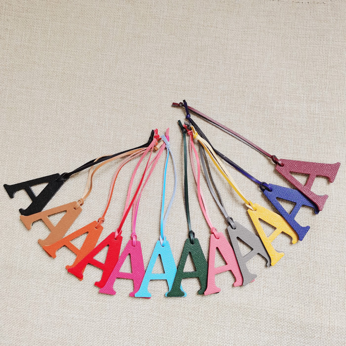 English Letter A B C D E F G A - Monogram Keychain Leather avaliação e preço