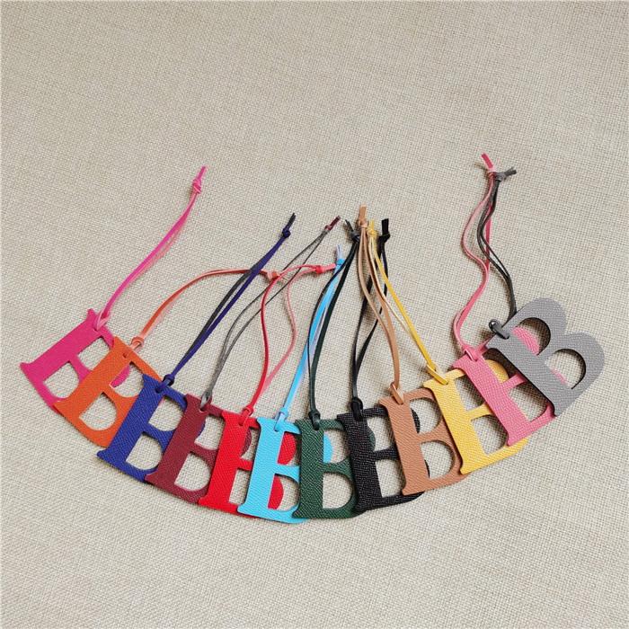 English Letter A B C D E F G A - Monogram Keychain Leather avaliação e preço