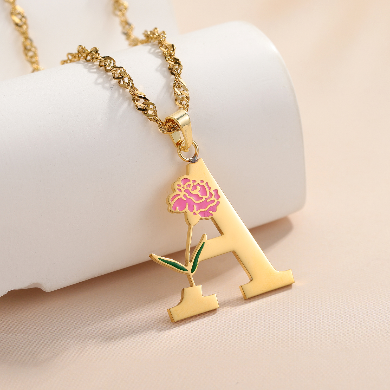 Custom Flower Initial Letter P - Birth Flower Necklace avaliação e preço